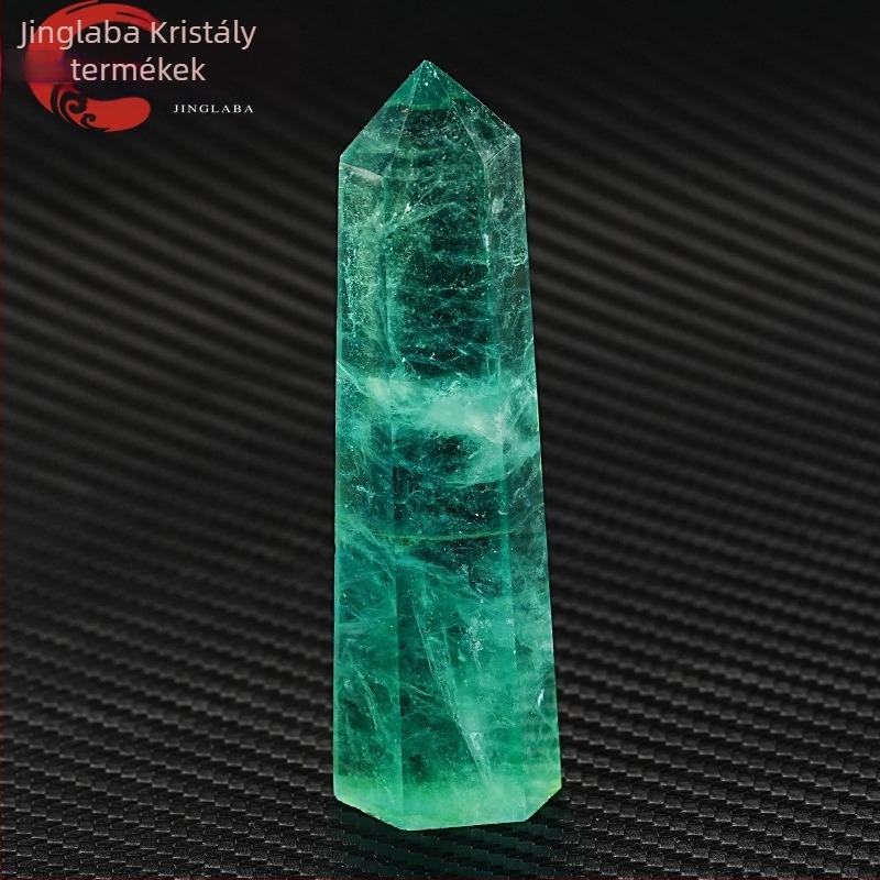 Hexagonális fluorit kristály energiaszobor – egypontos csúccsal, kézzel polírozott díszítő ásvány