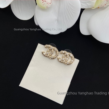 Fülbevalók – Dupla C betű, Négyzetes gyöngy-diamant, Aranyozott rézötvözet, Xiaoxiangfeng stílus, nőknek