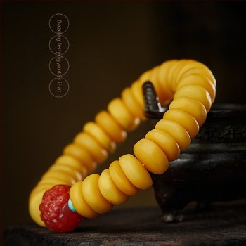 Méhviaszból készült karkötő geometriás mintázattal, kerek gyöngyökkel, nőknek