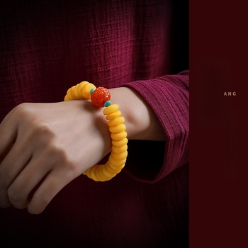 Méhviaszból készült karkötő geometriás mintázattal, kerek gyöngyökkel, nőknek