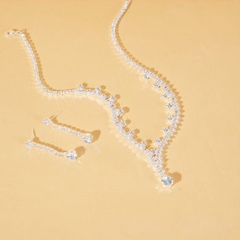 Esküvői ékszerszett cirkóniával: fülbevaló és nyaklánc, elektroplattolt felület, medálok szív, vízcsepp és harang formában