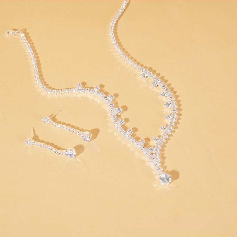 Esküvői ékszerszett cirkóniával: fülbevaló és nyaklánc, elektroplattolt felület, medálok szív, vízcsepp és harang formában