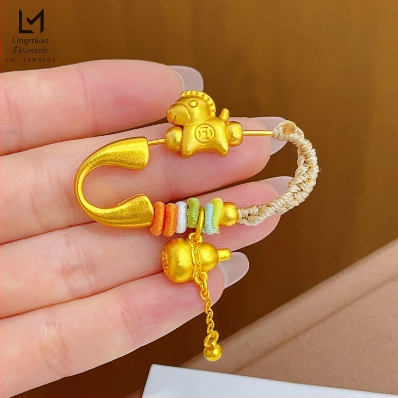 Kitűző: kézzel készített, fonott bojt motívummal és tök alakú motívummal, kettős használatú, friss és édes stílusú kiegészítő