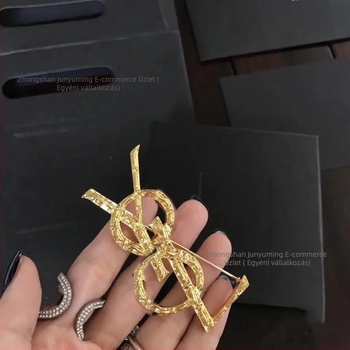 Sárgaréz betűs kitűző, személyre szabott stílus, betűk formájú dizájn, elektroplakolás, 2025 ősz kiadás