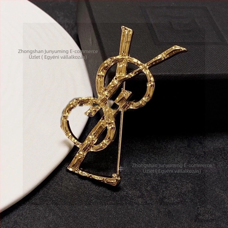 Sárgaréz betűs kitűző, személyre szabott stílus, betűk formájú dizájn, elektroplakolás, 2025 ősz kiadás