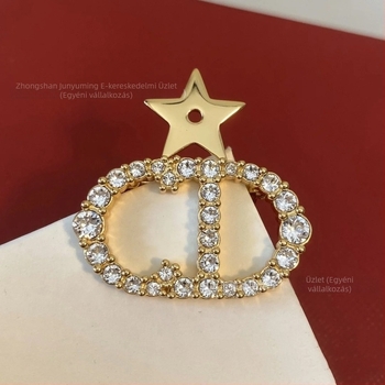 Sárgaréz női brossa, ötágú csillag és betű motívumokkal, gyémántos rögzítésű díszítés, elegáns irodai divat kiegészítő