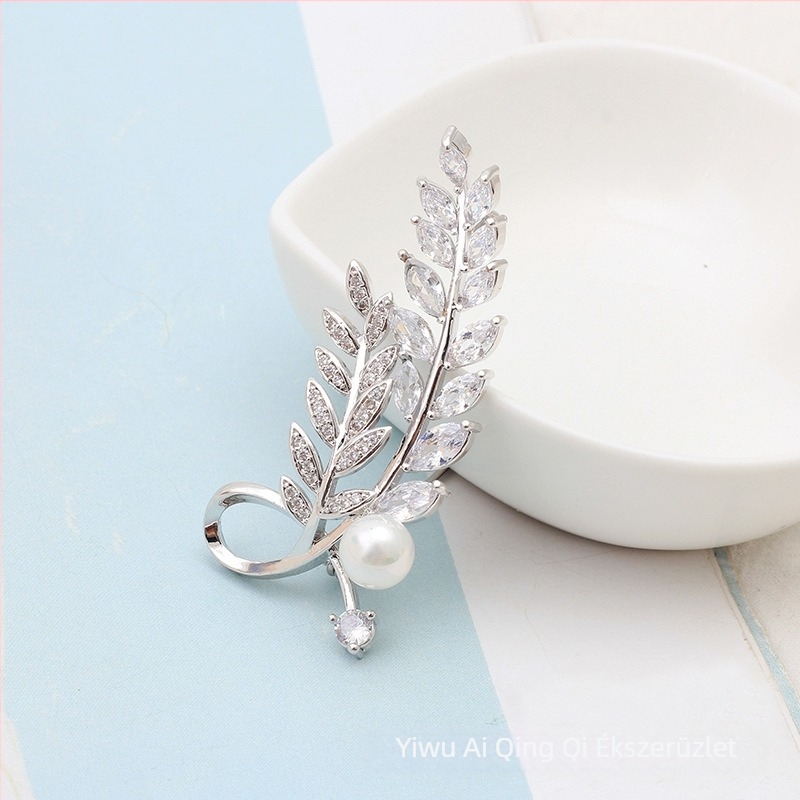 Réz brooch cirkóniával és gyöngggyel, virágmotívummal, sálra, uniszex divatkiegészítő, kettős használat