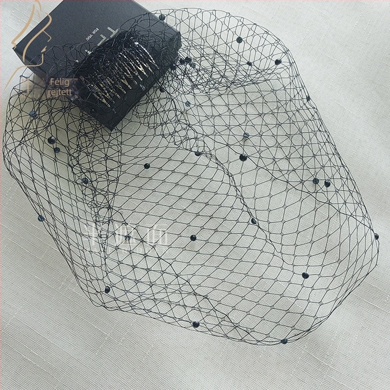 Menyasszonyi fejdísz hálós anyagból, arcfedő fátyollal, kézzel készített gyöngyökkel