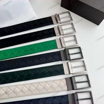 Valódi bőrből készült öv, kétoldalúan szőtt tenyérmintázat, első réteg tehénbőrből, acél csattal, elektroplatírozott felülettel, sokoldalú stílus