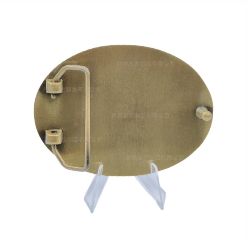 Férfi övcsat logóval, cink ötvözetből, ovális alak, sima csat, betűs mintával, nyár 2025 kiadás