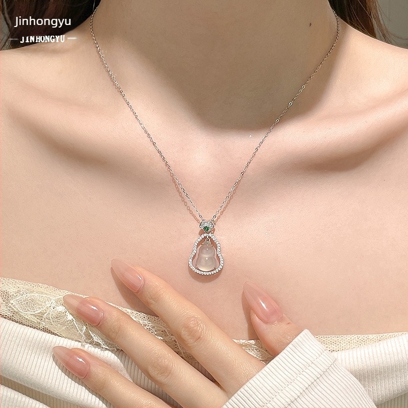 925 ezüst nyaklánc, medál 925 ezüstből, O-alakú lánccal, hossza 41–50 cm, tömege 2,8 g, vintage stílus