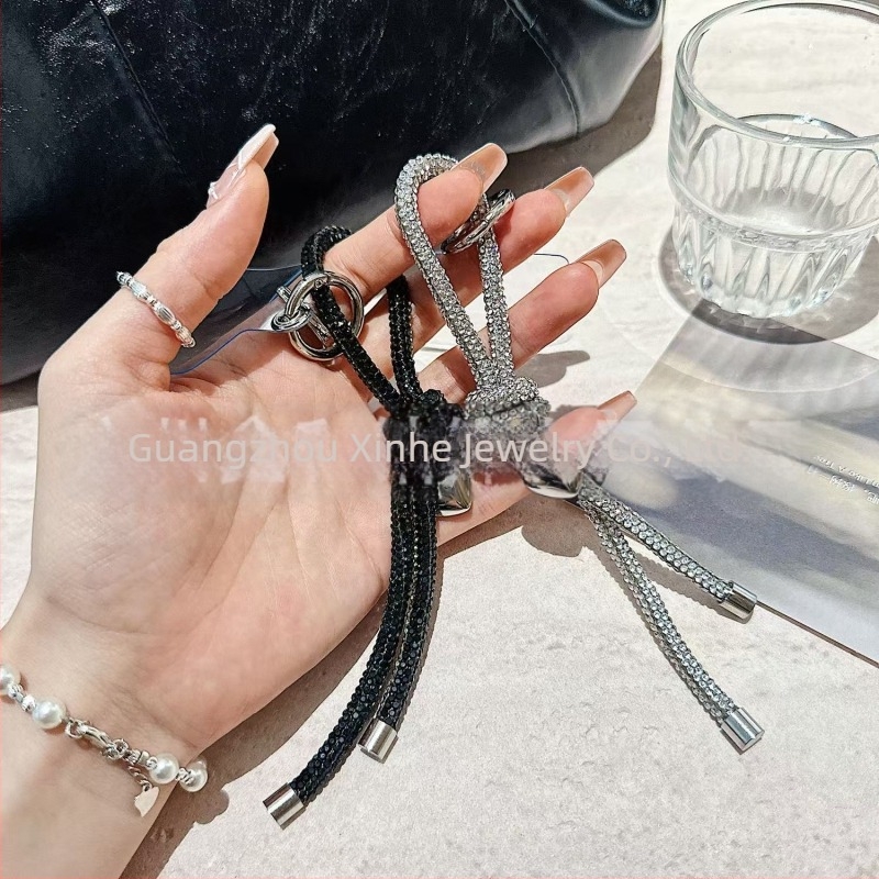 Ragyogó strasszos masnis kulcstartó és táskadísz – kézzel kötött poliészter, Xinhe Diamond Jewelry