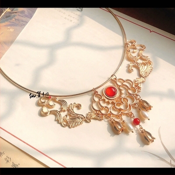 Choker nyaklánc Hanfu-stílusban, tassel dísz és longevity lock medállal, kevert anyagokból