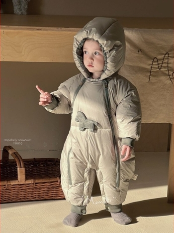 Koreai stílusú bébi down jumpsuit, 86–90% ludpehely töltettel, uniszex, levehető kapucnival, téli külső ruházat