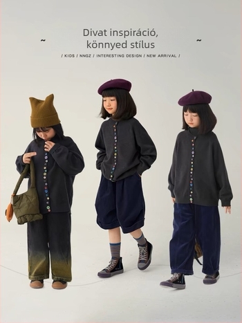 Kislányok számára tervezett kötött kardigán, koreai modell, hosszú ujjú, kerek nyak, egysoros gombolás, velúr fonal, akril keverék, ősz 2024