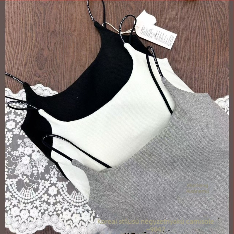 Kocka nyakú kamiszol pamut anyagból, közepes tömegű (181–200 g/m²), 2025 tavaszán debütál