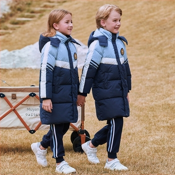 GYERMEK téli két részes egyenruha kapucnival és cipzárral, koreai stílusú, fiúknak 8+ éveseknek (magasság >140 cm)