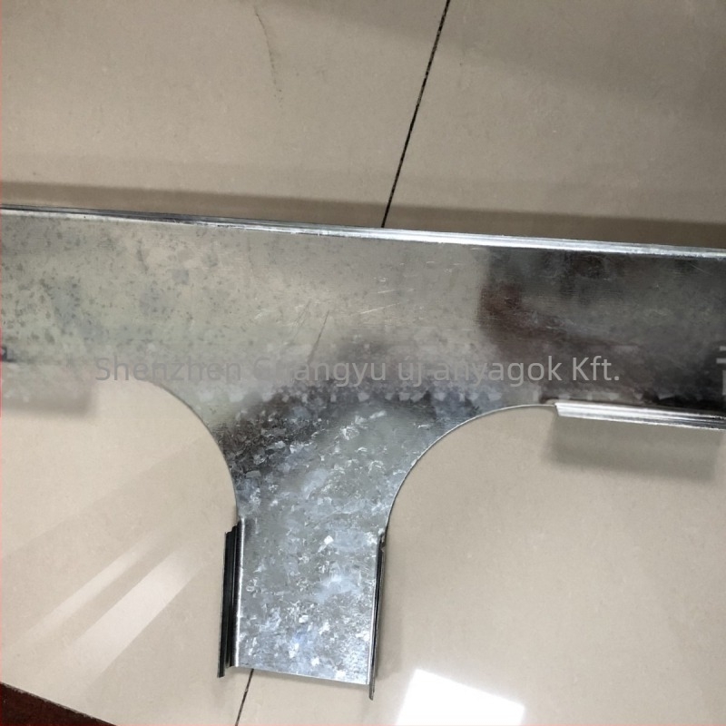 Guangyu szelvényezett galvanizált kábeltálca, testre szabható, ISO 9001 tanúsítvánnyal