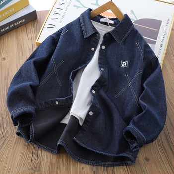 Fiúknak való denim-ing fleece-béléssel, téli 2025 modell