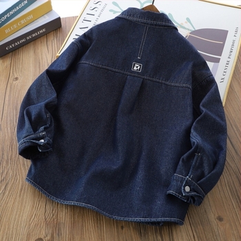 Fiúknak való denim-ing fleece-béléssel, téli 2025 modell