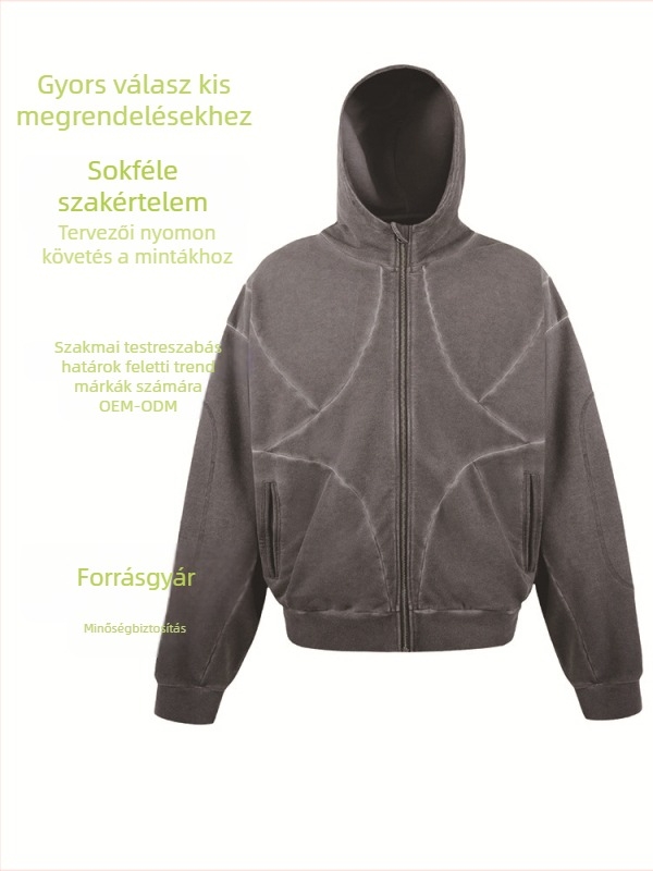 Kapucnis cipzáros pulóver betűs mintával és patch zsebbel, laza szabású