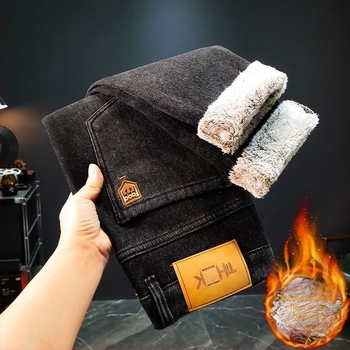 Férfi farmernadrág fleece-béléssel, egyenes szabású, középmagas derekú, cipzáras zárás