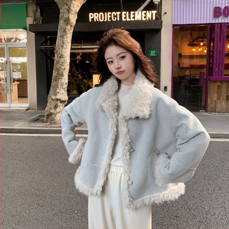 Kék női shearling kabát fleece-béléssel, rövid fazon, kisebb testalkatú nőknek, téli modell