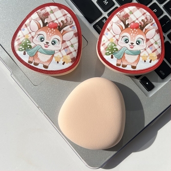 Rubycell púderpúfa habosított bőrrel, Karácsonyi szarvas-marshmallow dizájn, Nagy és vastag alapozó sminkhez