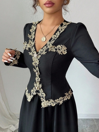 Két darabos kosztüm szoknyával, egyszínű minta, szőtt poliészter, hosszú szoknya, hosszú ujjú, nyár 2025