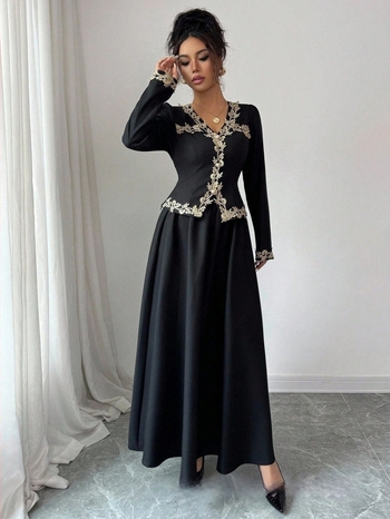 Két darabos kosztüm szoknyával, egyszínű minta, szőtt poliészter, hosszú szoknya, hosszú ujjú, nyár 2025