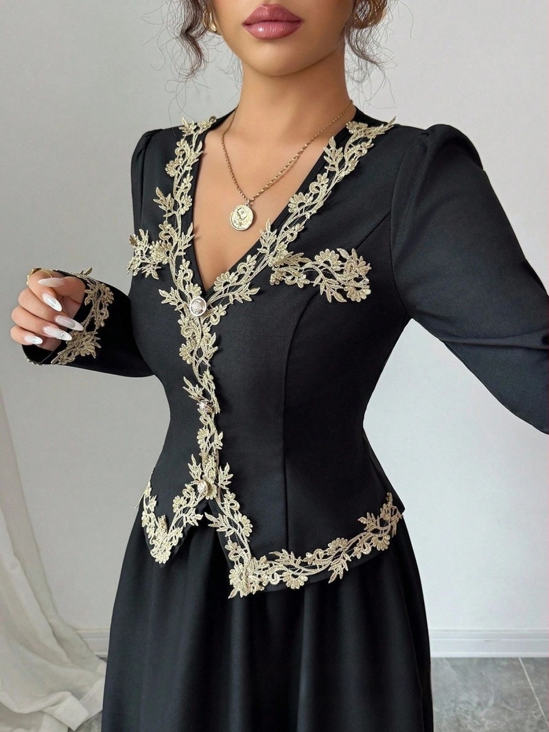 Két darabos kosztüm szoknyával, egyszínű minta, szőtt poliészter, hosszú szoknya, hosszú ujjú, nyár 2025