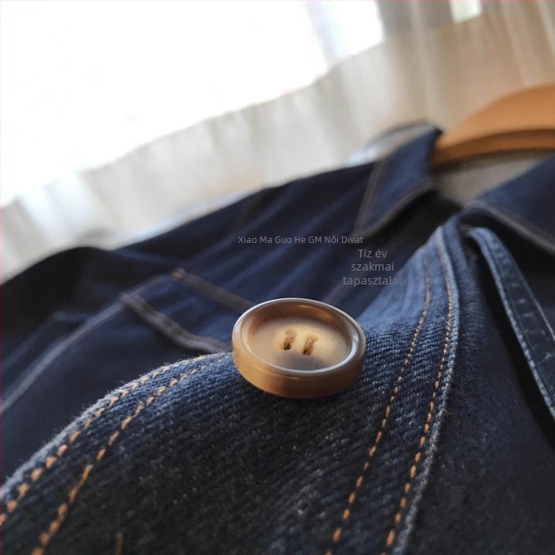Női denim dzseki laza szabásban, gallérral, hosszú ujjak, hossz 50–65 cm