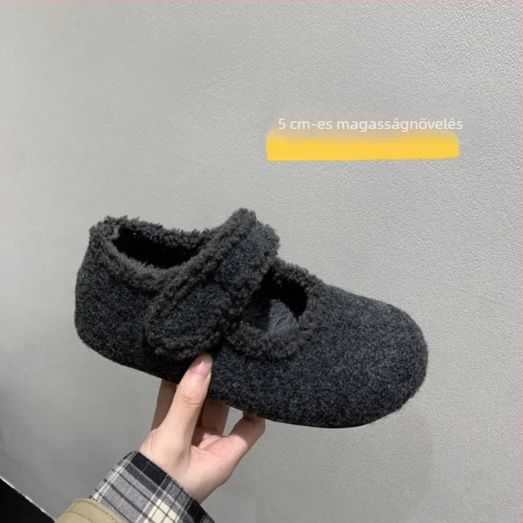 Mary Jane cipő velúr felsőrésszel, belső műszőrme bélés, Velcro zárás, középmagas sarka 3-5 cm