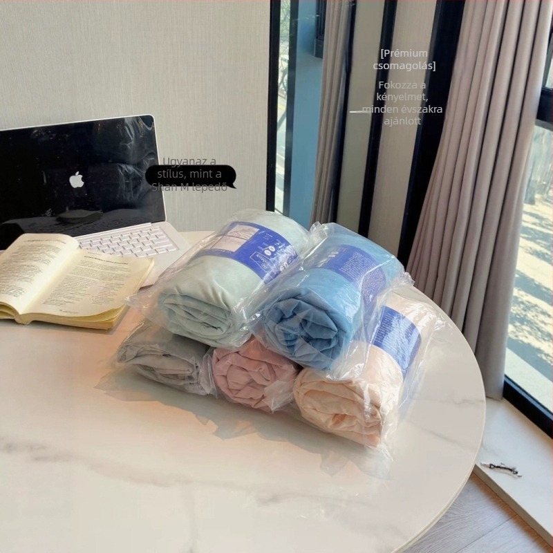 Kétoldalas matracvédő lepedő: egyik oldalon Ice Silk, másikon Deer Velvet; géppel mosható