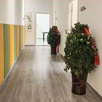 Óvodai falvédő, puha párnázott panel, öntapadó, ütésvédő, egyszínű minta, testreszabható