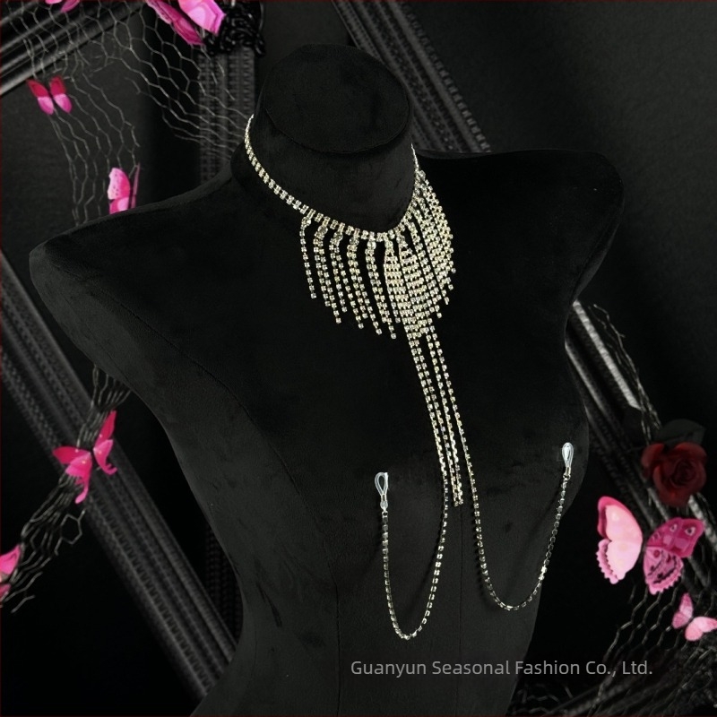 Moonlight Lover Testlánc csillogó rhinestone bojtokkal — Vas, elektroplakálás, U‑alakú geometria, kígyócsont lánc, Night Dream Lotus