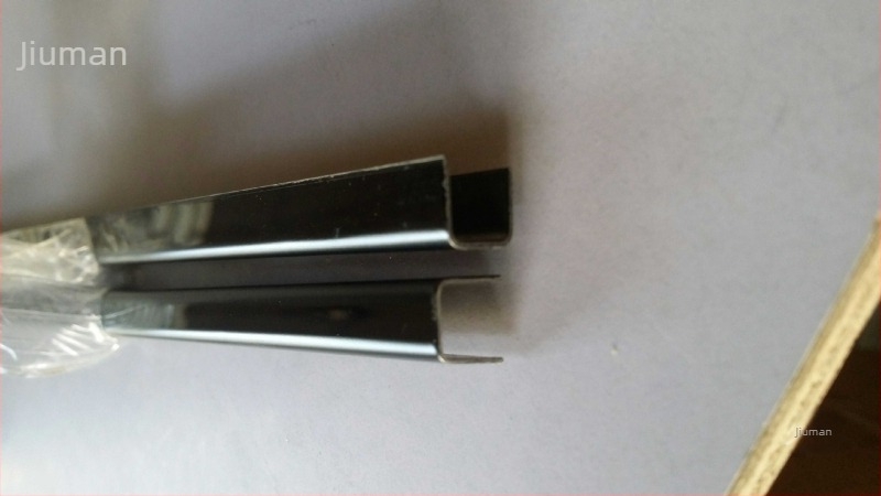 Rozsdamentes acél U‑alakú horny profil ajtókeretekhez, falvonalakhoz és mennyezeti élekhez, beépített kétoldalas képkerettel