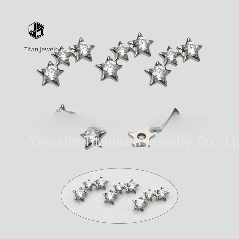 Fülbevaló - csillag alakú, uniszex; implantátum-minőségű titánötvözet (ASTM F-136); fehér zirkón; gyémántvágású