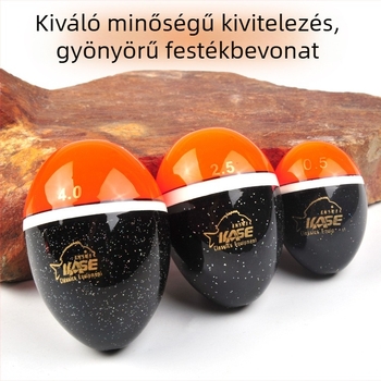 Palownia-fából készült úszó tengeri horgászathoz, sziklás part mellett, lyuk a fénylő rúd számára