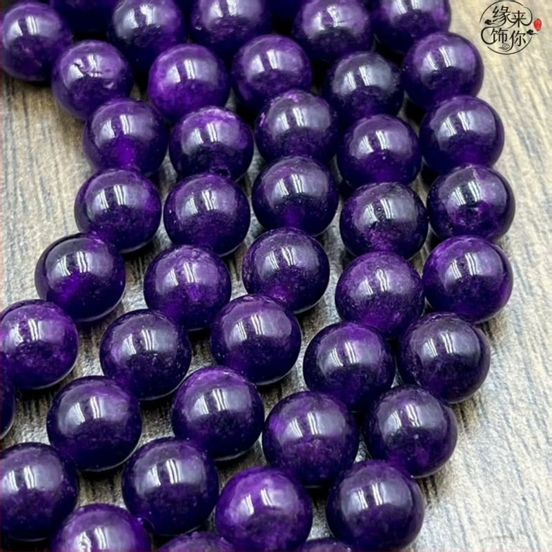 DIY ékszerekhez kvarcit gyöngyök: kerek formájú gyöngyök nyolc szem mintával, vágás és polírozás