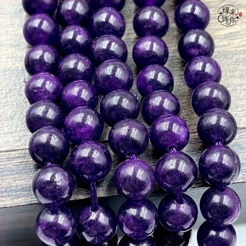 DIY ékszerekhez kvarcit gyöngyök: kerek formájú gyöngyök nyolc szem mintával, vágás és polírozás