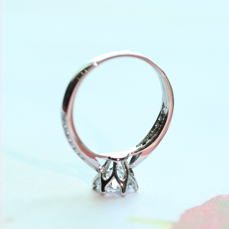 Női gyűrű fehér rézből, hat karomú beállítás, 1 karátos cirkónia imitáció, természetes stílus
