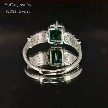 925 ezüst gyűrű laboratóriumban nevelt smaragddal, üreges kialakítás, könnyed luxus stílus, nőknek