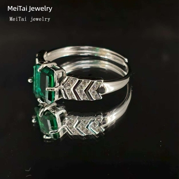 925 ezüst gyűrű laboratóriumban nevelt smaragddal, üreges kialakítás, könnyed luxus stílus, nőknek