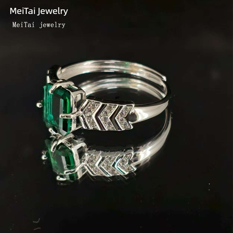 925 ezüst gyűrű laboratóriumban nevelt smaragddal, üreges kialakítás, könnyed luxus stílus, nőknek