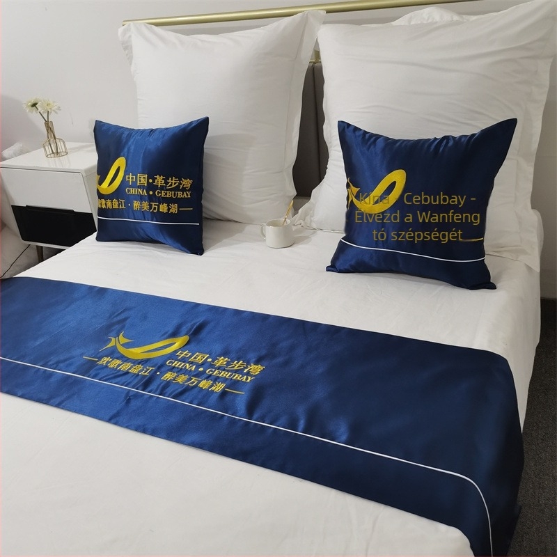 Hotel-stílusú ágyvégi törölköző logóval – poliészter szatén fényes felület, modern-minimalista stílus, logó nyomtatás lehetséges, termék 715, egyéni feldolgozás