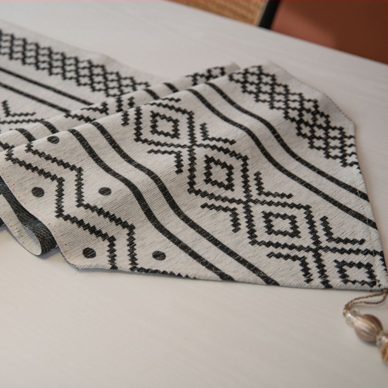 Jacquard asztali textil geometriai színblokkokkal, étkező- és kávéasztalokhoz