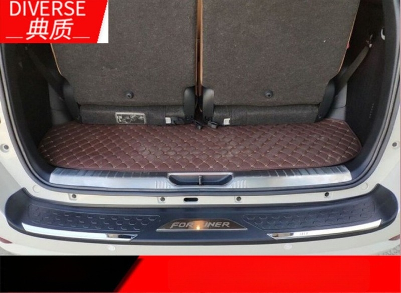 Toyota Fortuner 2016 Passerby hátsó védőlemez és pedál dekoráció, műanyag, DIVERSE Classic, automata váltó
