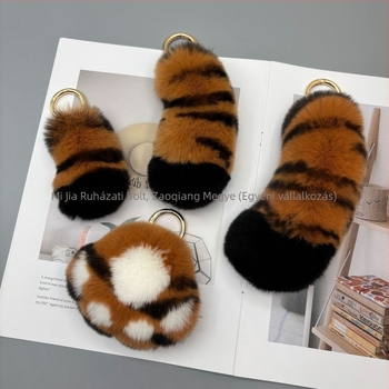 Autókulcstartó — valódi Rex nyúl szőr, leopárd minta, tigris farok és tigris karma, kézzel készített, Sima jia