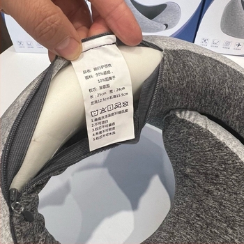U alakú nyakpárna memóriahabos töltettel, textil kémiai rostból, modern minimalist design, 360° nyak-támasz a nyaki fájdalom enyhítésére